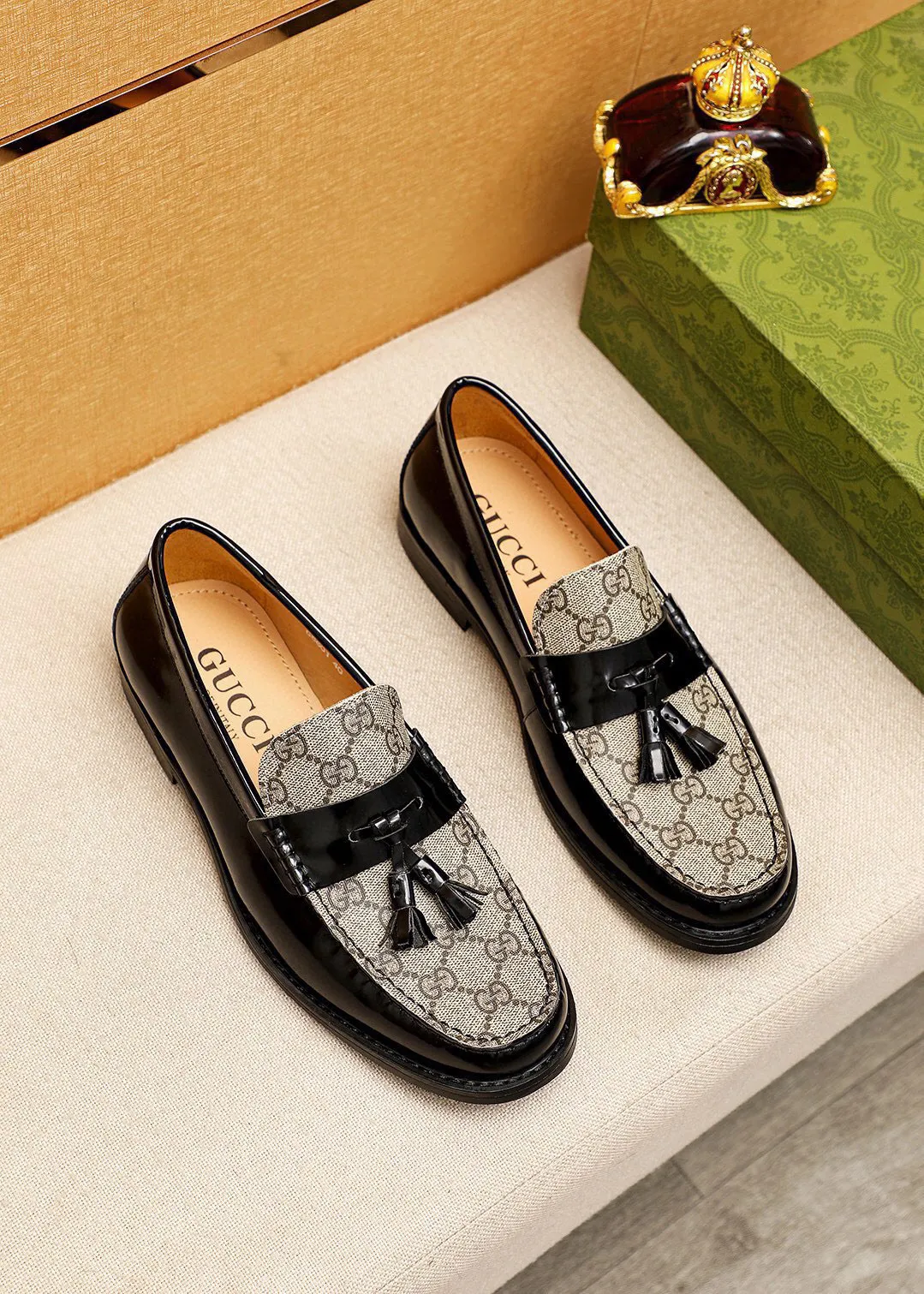 Men's shoes 💰480 💐 Product trademark: GUCCI "Gucci" casual leather shoes Regular size: 38-44 (45🉑️customized) Product materials: Selected imported first-layer open-edge beaded cowhide leather upper + luxury hardware buckle, imported water-dyed cowhide leather lining. Strong three-dimensional visual effect, combined outsole Color: 3⃣️colors available